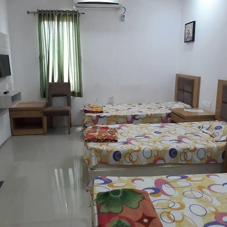 Stay Guru Usha Residency Bhuj Eksteriør billede